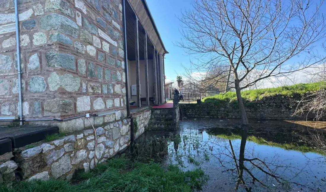 Uluabat Gölü’nün suları Bursa’nın Karacabey ilçesine bağlı Uluabat Mahallesi’ndeki 625