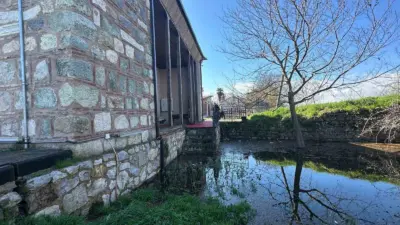 Uluabat Gölü’nün suları Bursa’nın Karacabey ilçesine bağlı Uluabat Mahallesi’ndeki 625