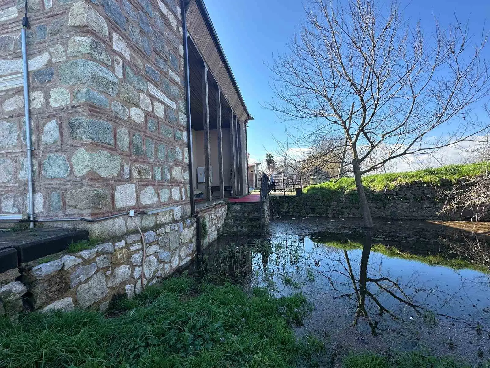 Uluabat Gölü’nün suları Bursa’nın Karacabey ilçesine bağlı Uluabat Mahallesi’ndeki 625