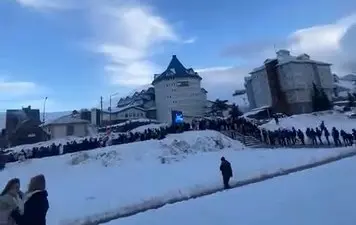 Türkiye’nin önemli kış turizmi merkezlerinden Bursa Uludağ’da, güneşli havayla birlikte