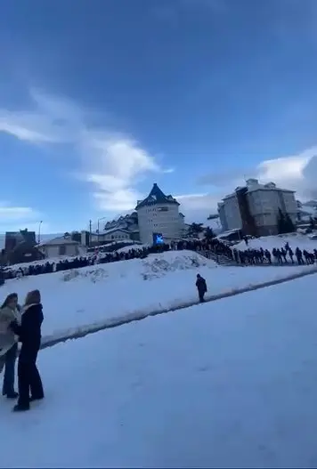 Türkiye’nin önemli kış turizmi merkezlerinden Bursa Uludağ’da, güneşli havayla birlikte