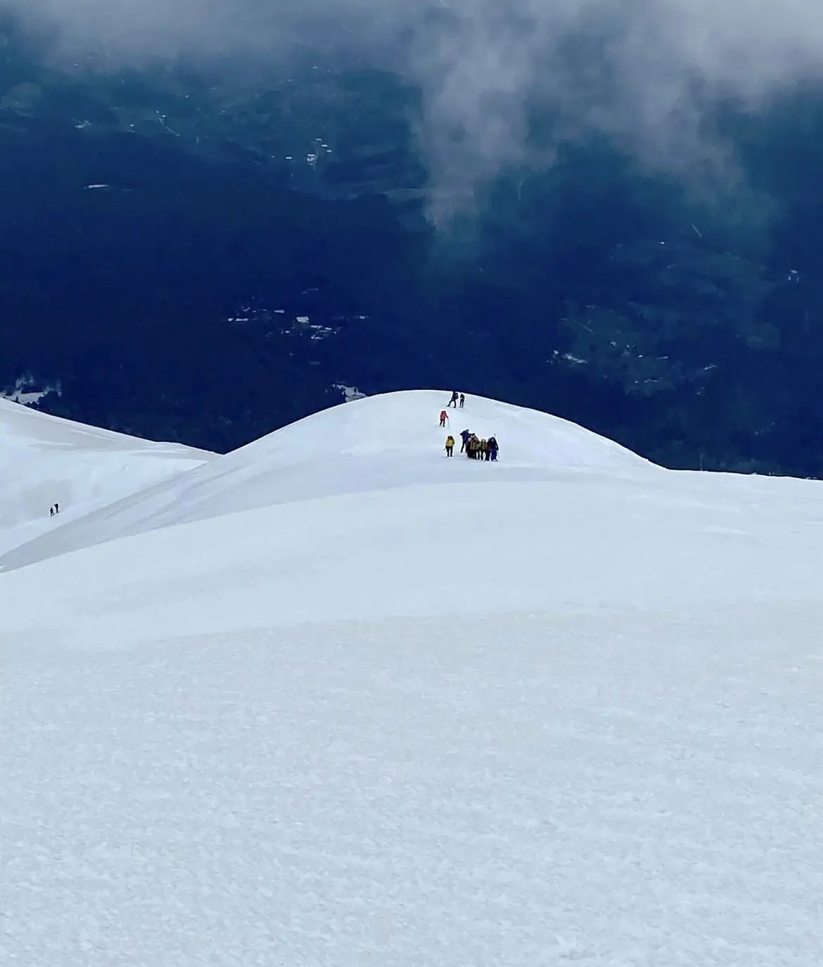 Uludağ’ın zirvesi olan 2 bin 543 metrelik yüksekliğe tırmanan dağcılar,
