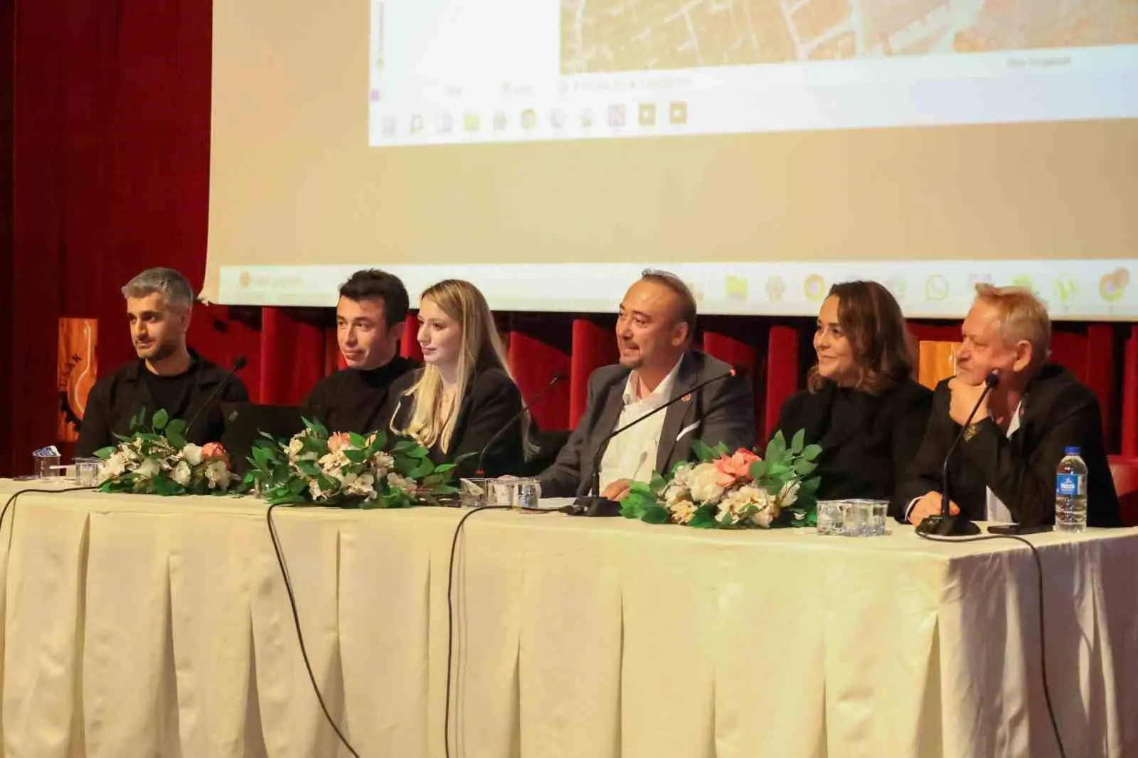 Uşak Belediyesi, kentin gelişimini ve halkın refahını önceleyen yaklaşımıyla Belediye