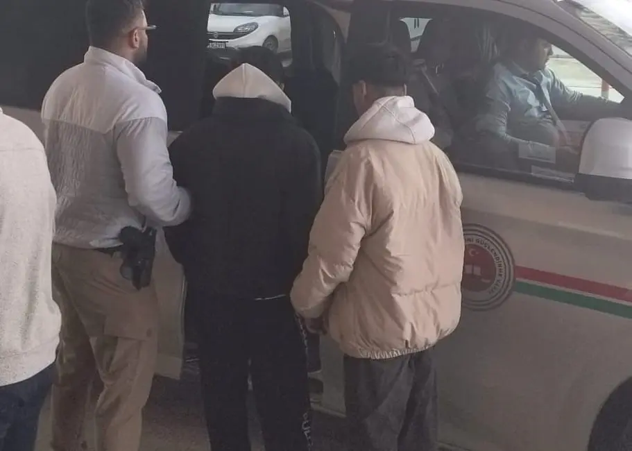 Bursa’nın İnegöl ilçesinde Narkotik Büro Amirliği ekipleri 2 uyuşturucu tacirini