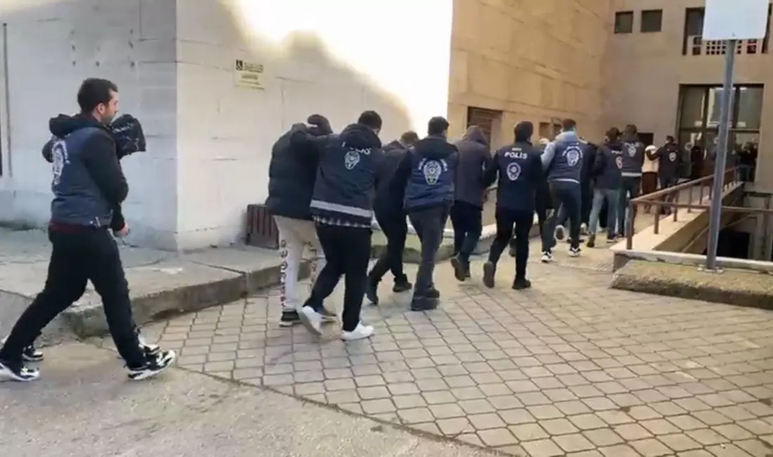 Bursa’da yasa dışı bahis sitelerini yönettikleri ve vatandaşları mağdur ettikleri