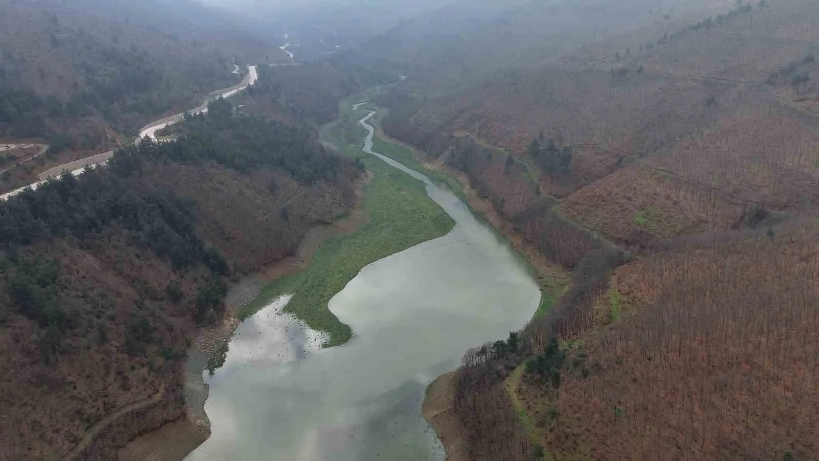 Bursa’da yağışlar ve zirvedeki karların erimeye başlamasının etkisiyle Uludağ’ın eteklerindeki