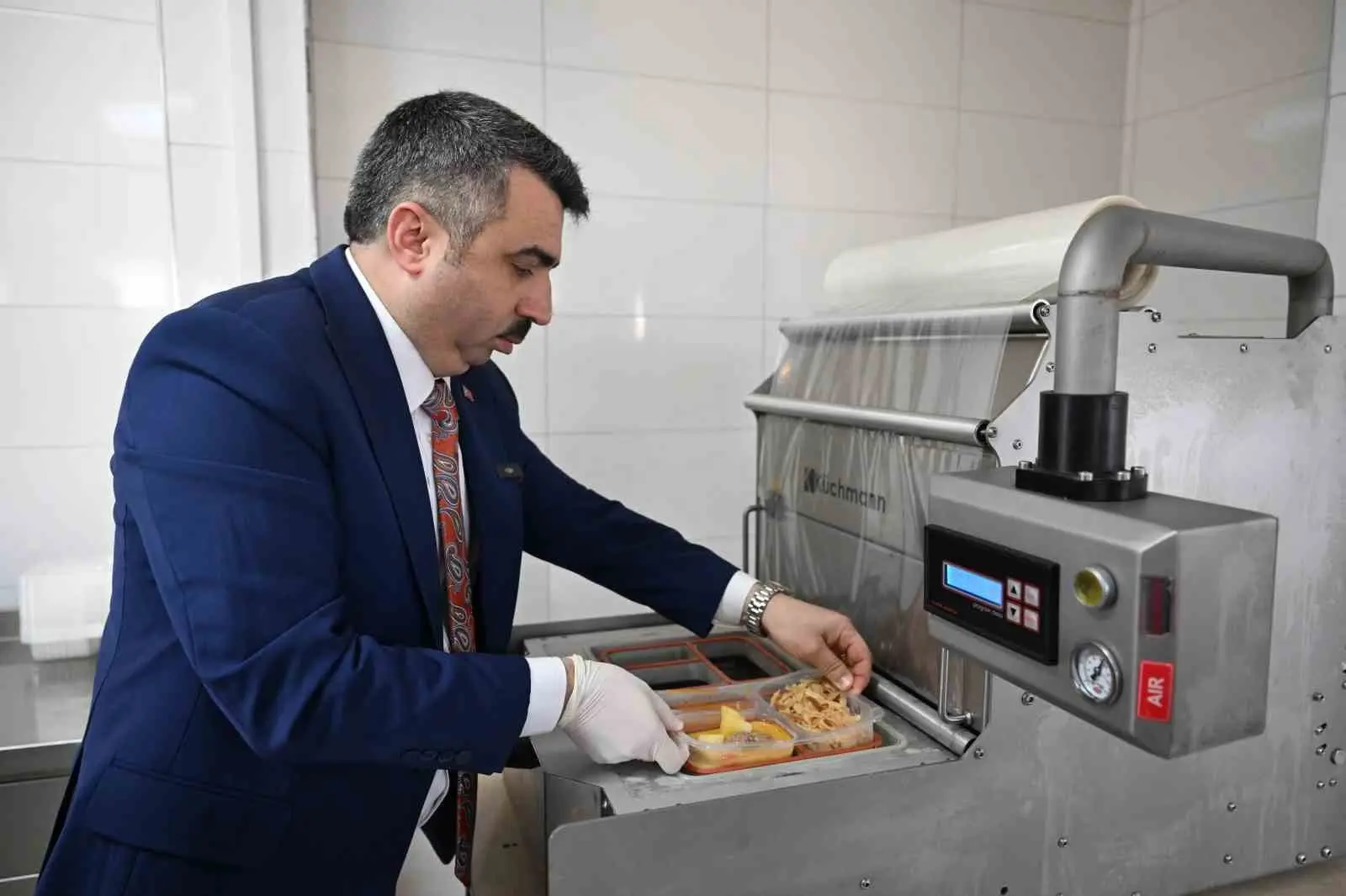 Yıldırım Belediyesi, sosyal belediyecilik çalışmalarına dayanışma ve paylaşma ayı olan