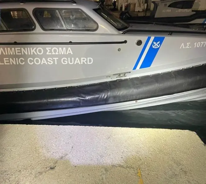 Yunanistan’ın Sakız Adası açıklarında sahil güvenlik botu ile çarpışan teknedeki