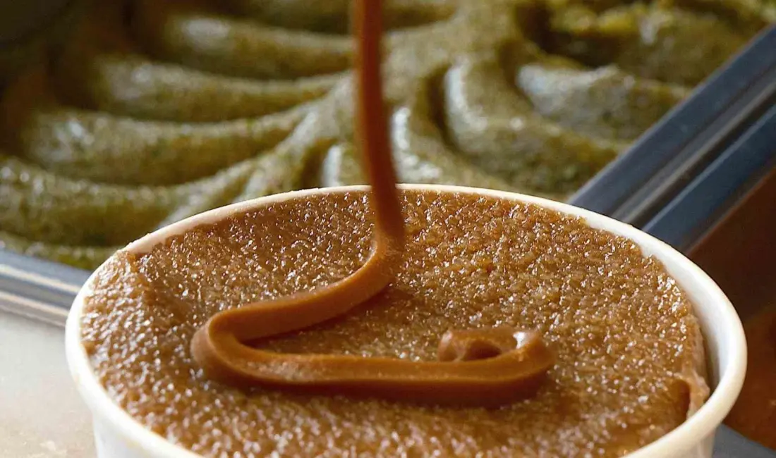 Bursa’nın İnegöl ilçesinde 125 yıllık tarihe sahip bir helvacının 4’üncü