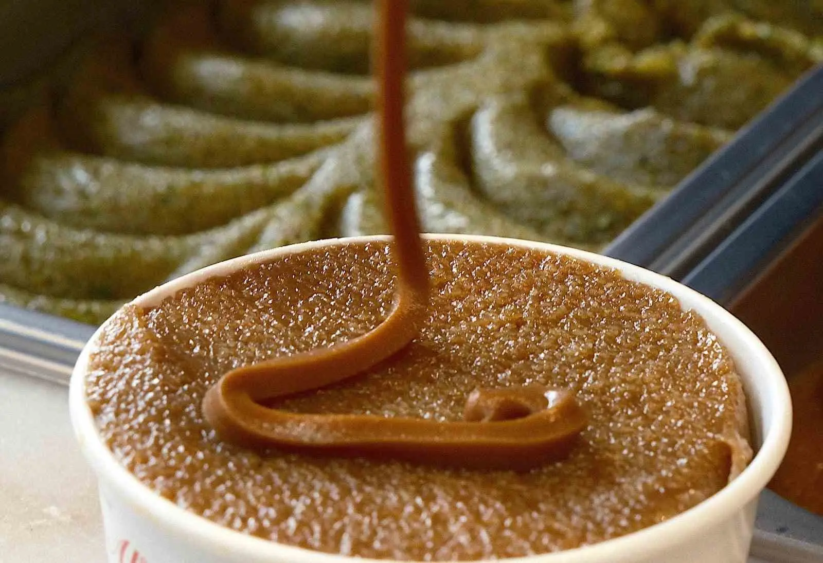 Bursa’nın İnegöl ilçesinde 125 yıllık tarihe sahip bir helvacının 4’üncü