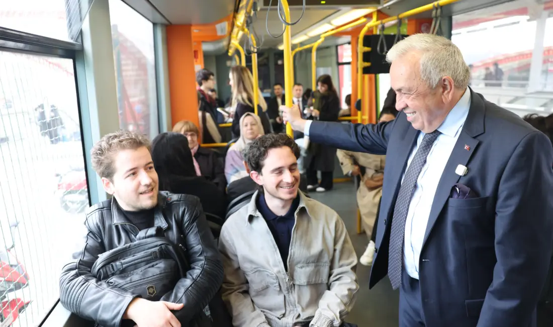 Nilüfer Belediye Başkanı Şadi Özdemir, güne BursaRay’da vatandaşlarla yolculuk yaparak