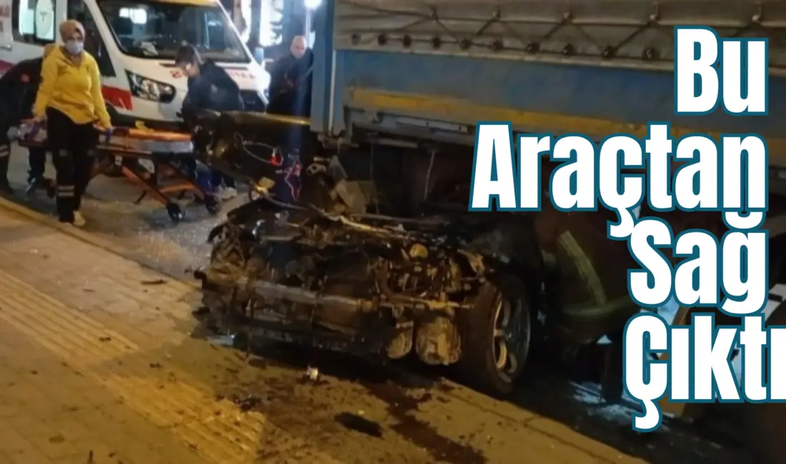 Bursa’nın Osmangazi ilçesinde hafif ticari araçla çarpışan otomobil, savrularak park