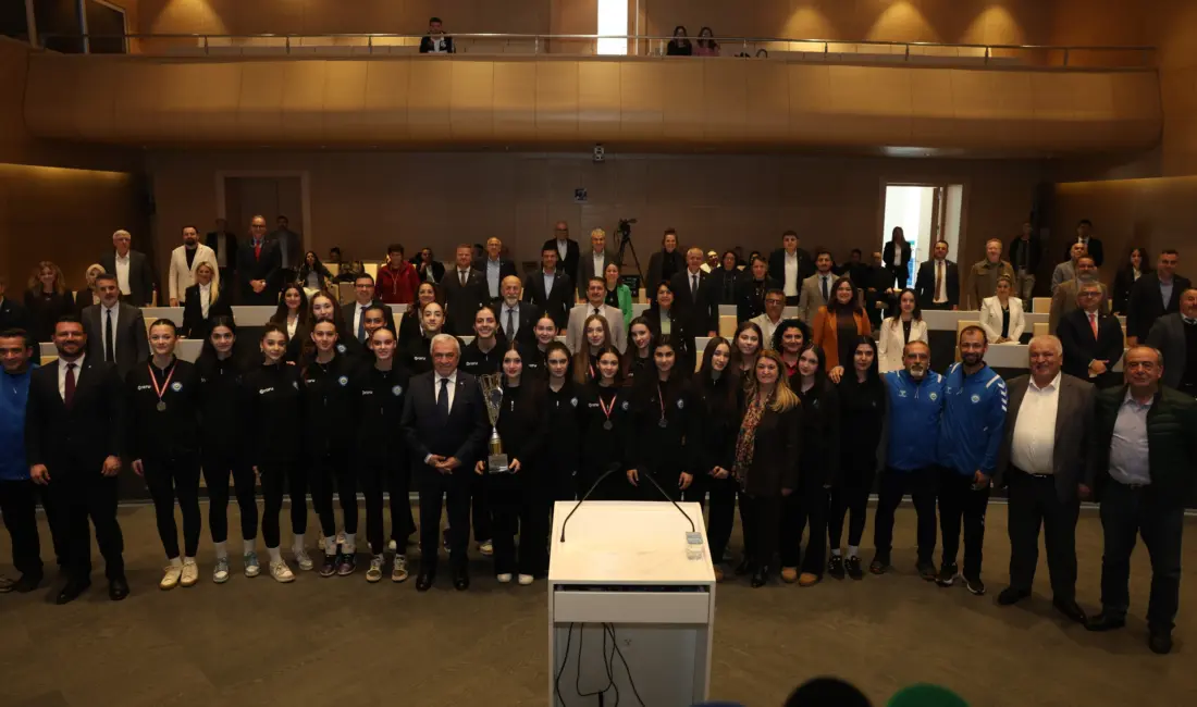 Nilüfer Belediyespor Kadın Voleybol Takımı, tamamı altyapıdan yetişen sporcularıyla 2.