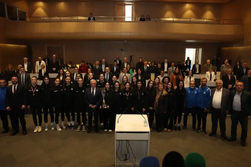 Nilüfer Belediyespor Kadın Voleybol Takımı, tamamı altyapıdan yetişen sporcularıyla 2.