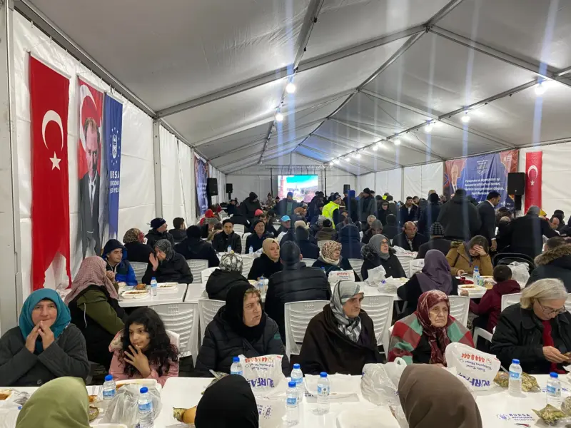 Ramazan ayı boyunca Bursa Büyükşehir Belediyesi’nin İnegöl’de kurduğu iftar çadırında