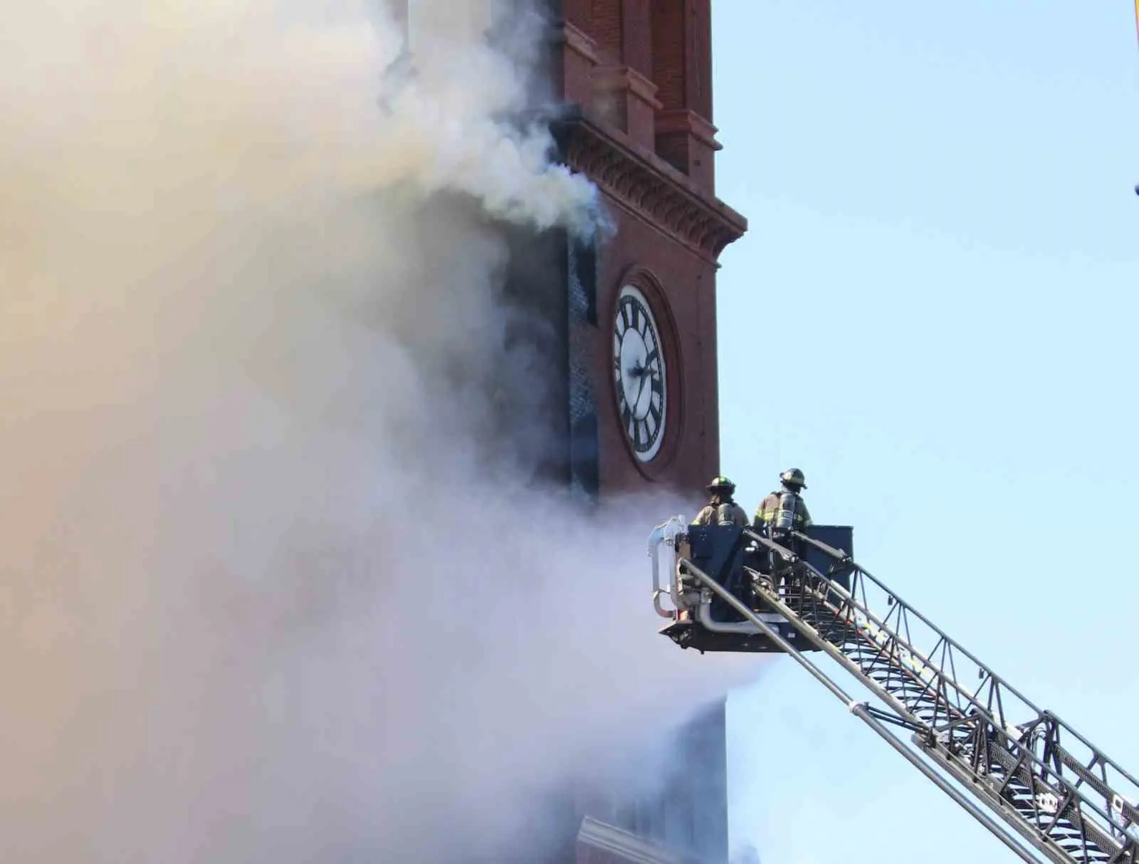 ABD’nin Georgia eyaletinde tarihi adliye binası tadilat sırasında alevlere teslim