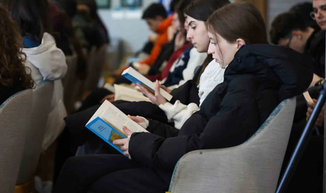 Bursa Büyükşehir Belediyesi’nin ‘Bursa Tanpınar Yılı’ etkinlikleri çerçevesinde düzenlediği söyleşide,