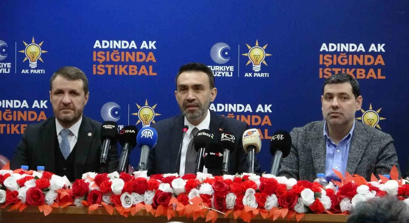 AK Parti Mersin İl Başkanı Adem Aldemir, kentteki yatırımları değerlendirirken