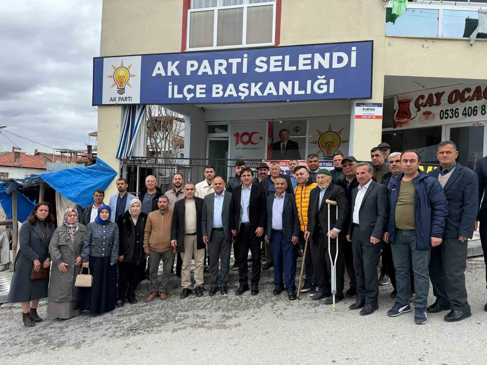 Manisa’nın Selendi ilçesinde AK Parti İlçe Başkanlığı tarafından düzenlenen bayramlaşma