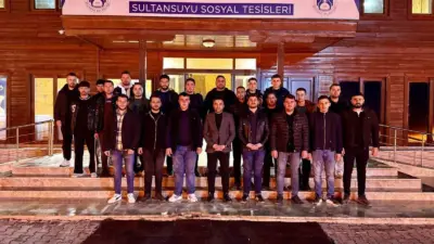 Akçadağ Belediye Başkanı Hasan Ulutaş, sahur programında ilçedeki gençlerle bir