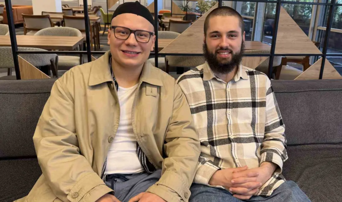 Kendileri araştırarak müslüman olan iki Alman genci, Ramazan bayramında Türk