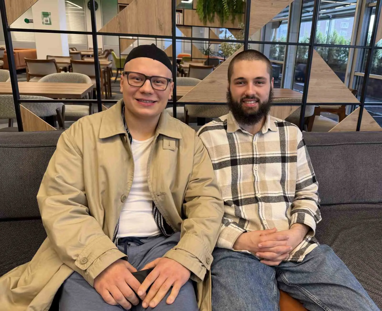 Kendileri araştırarak müslüman olan iki Alman genci, Ramazan bayramında Türk