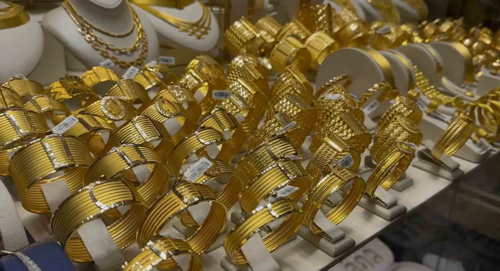 Altında yaşanan hareketlilik bayram sonrasında da devam edince, bankalar ile