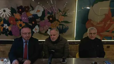 Atayurt Birlik ve Kültür Derneği çalışanları Ankara’da bir iftar yemeğinde