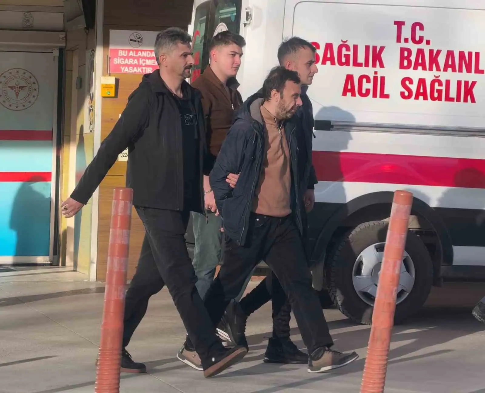 Bursa’nın İnegöl ilçesinde park halindeki araçlardan hırsızlık yaptığı tespit edilen