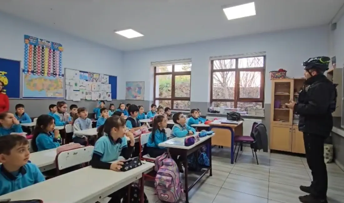 Bursa’da ilkokullarda deprem farkındalık eğitimi ve tatbikatı gerçekleştirildi. Arama kurtarma