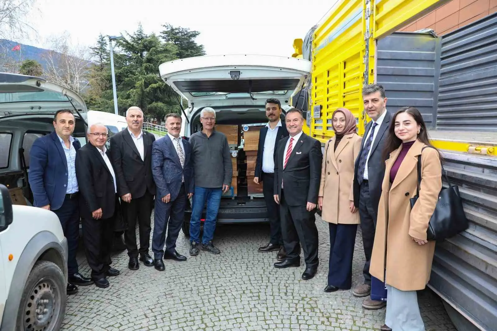 Bursa Büyükşehir Belediyesi, kırsal kalkınmayı destekleme çalışmaları kapsamında üreticilerin hem