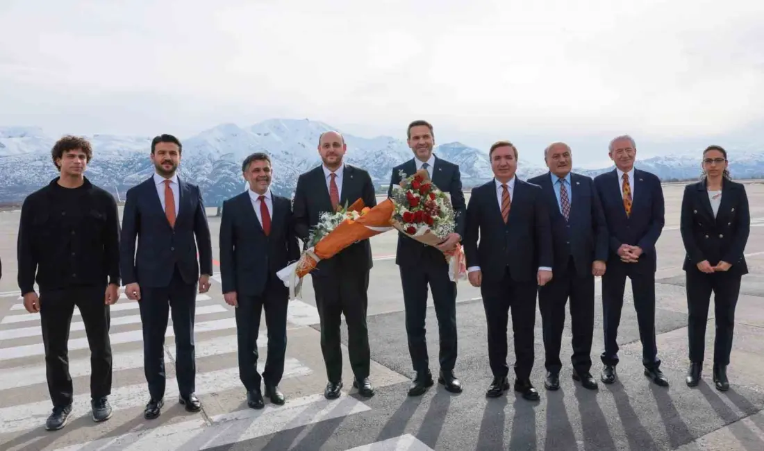 Enerji ve Tabii Kaynaklar Bakanı Alparslan Bayraktar, çeşitli programlara katılmak