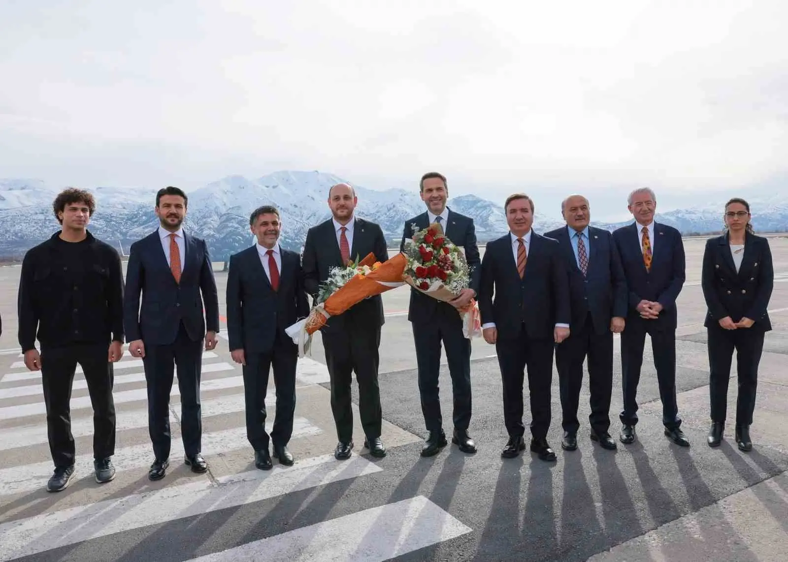 Enerji ve Tabii Kaynaklar Bakanı Alparslan Bayraktar, çeşitli programlara katılmak