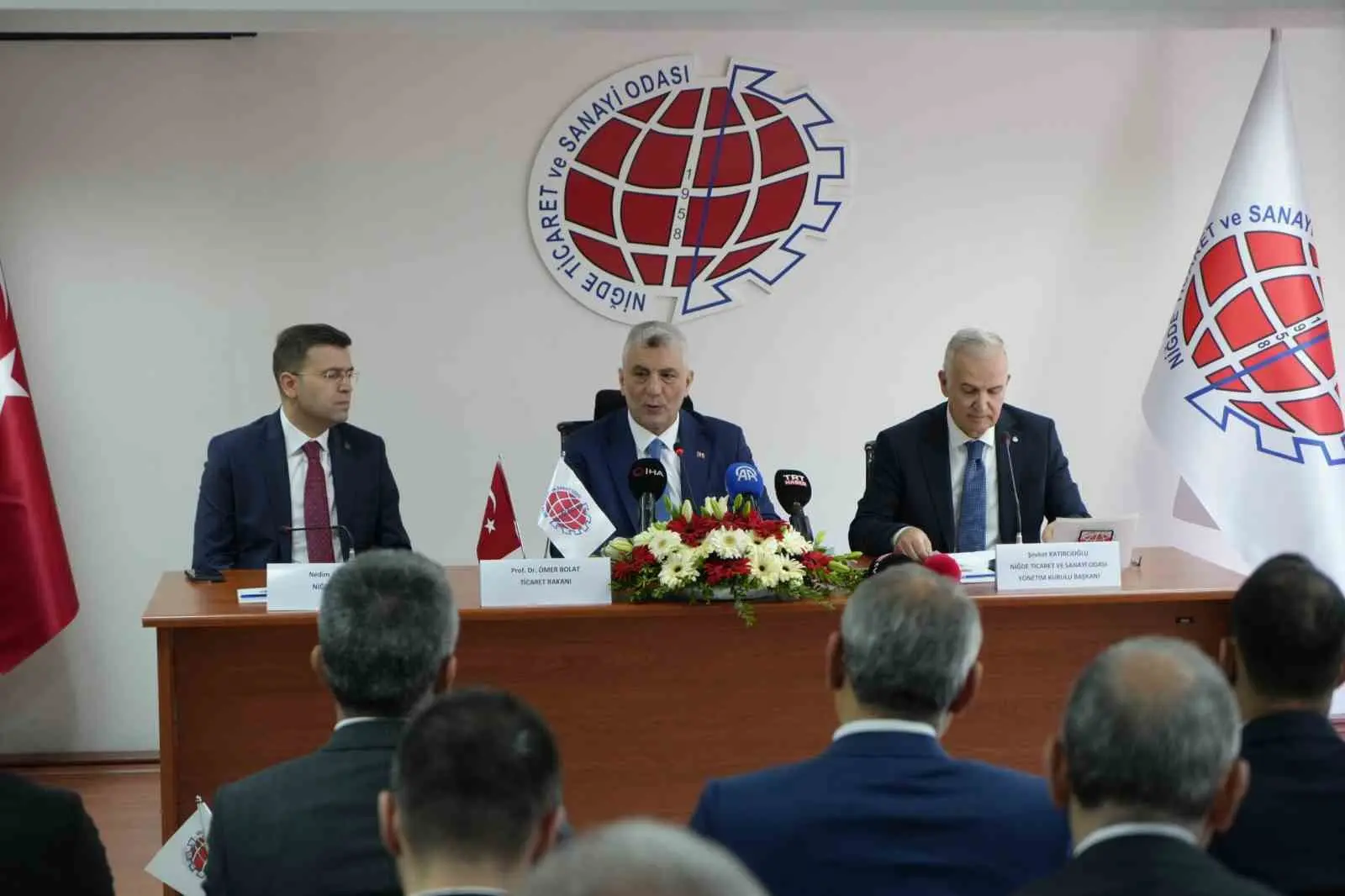 Niğde programı çerçevesinde Niğde Ticaret ve Sanayi Odası’nda iş adamları