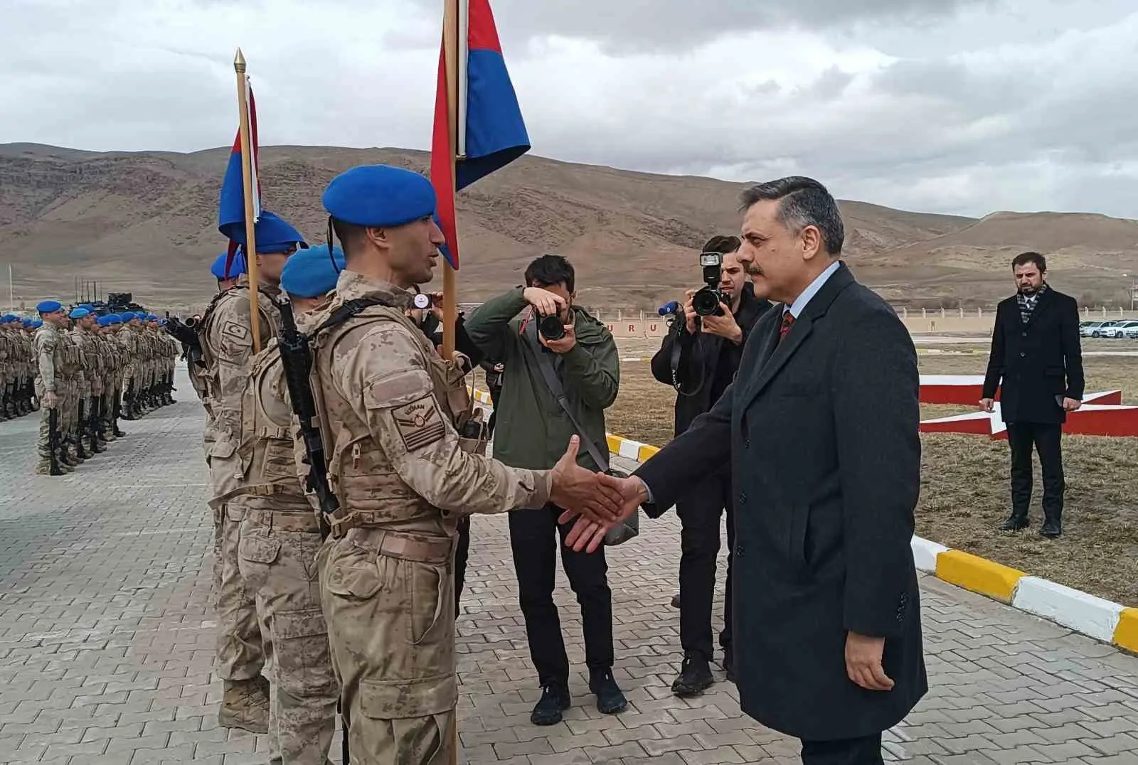 İçişleri Bakanı Mustafa Çiftçi, Ramazan Bayramı dolayısıyla Van’da jandarma ve