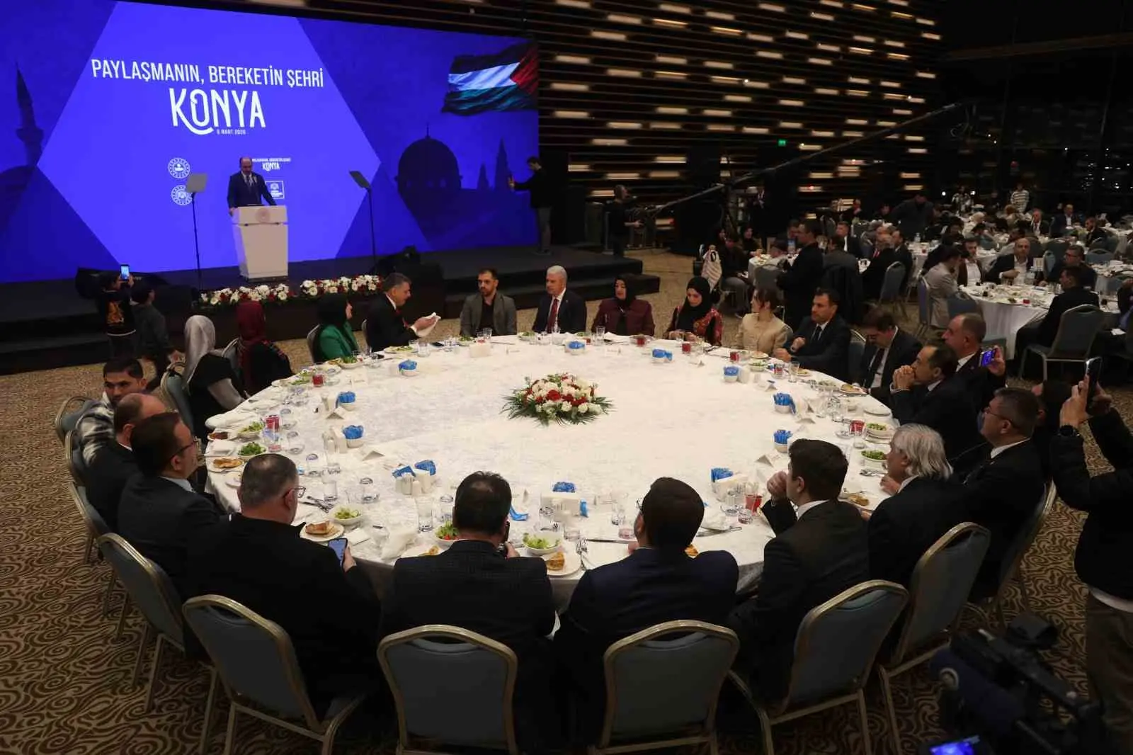 İçişleri Bakanı Mustafa Çiftçi, Konya’da misafir edilen Gazzeli ailelerle iftar