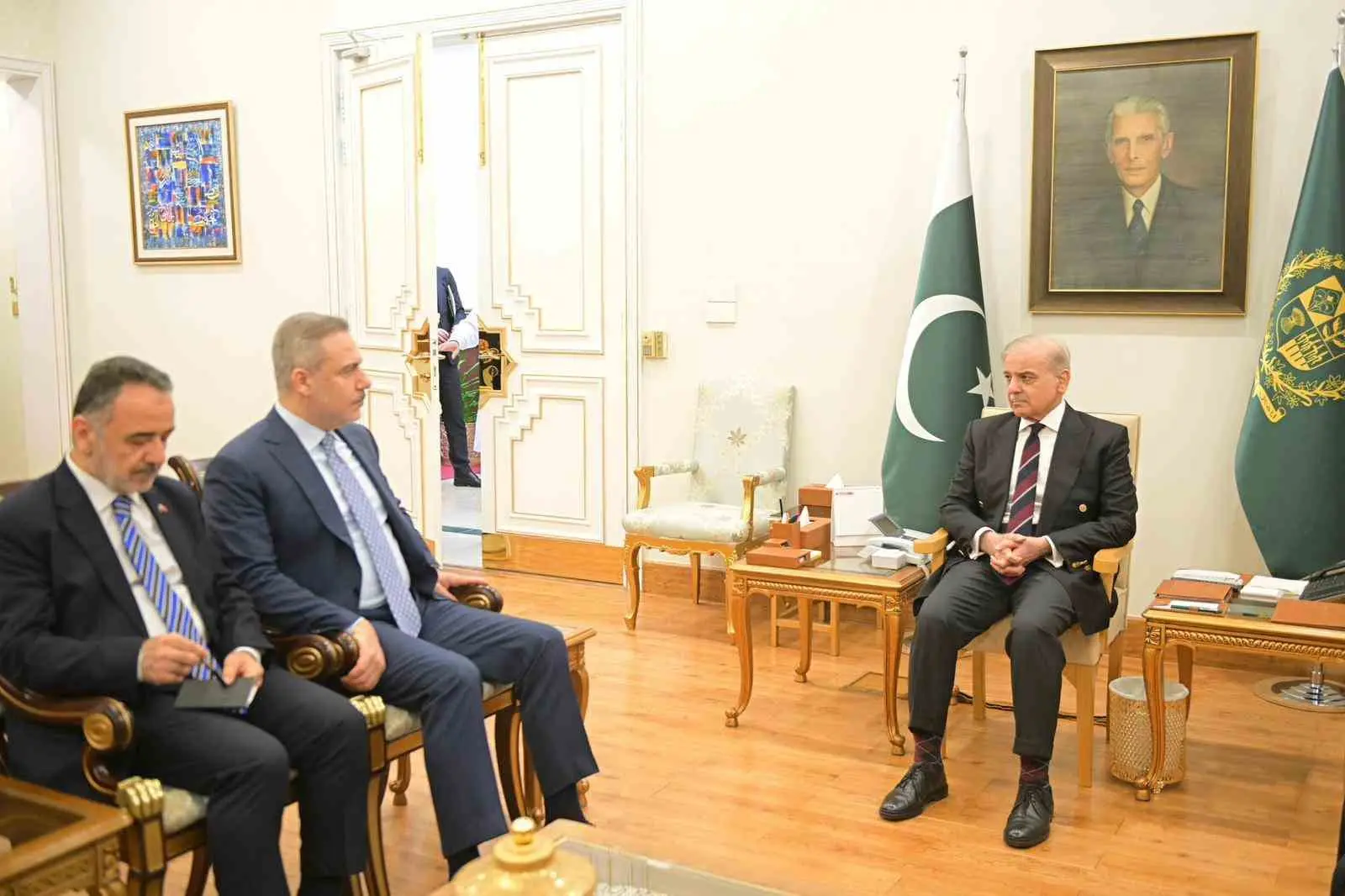 Dışişleri Bakanı Hakan Fidan, Pakistan’ın başkenti İslamabad’da Pakistan Başbakanı Şahbaz