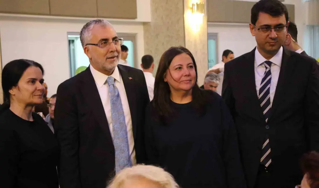 Çalışma ve Sosyal Güvenlik Bakanı Vedat Işıkhan, Uşak’taki çeşitli ziyaretlerinin