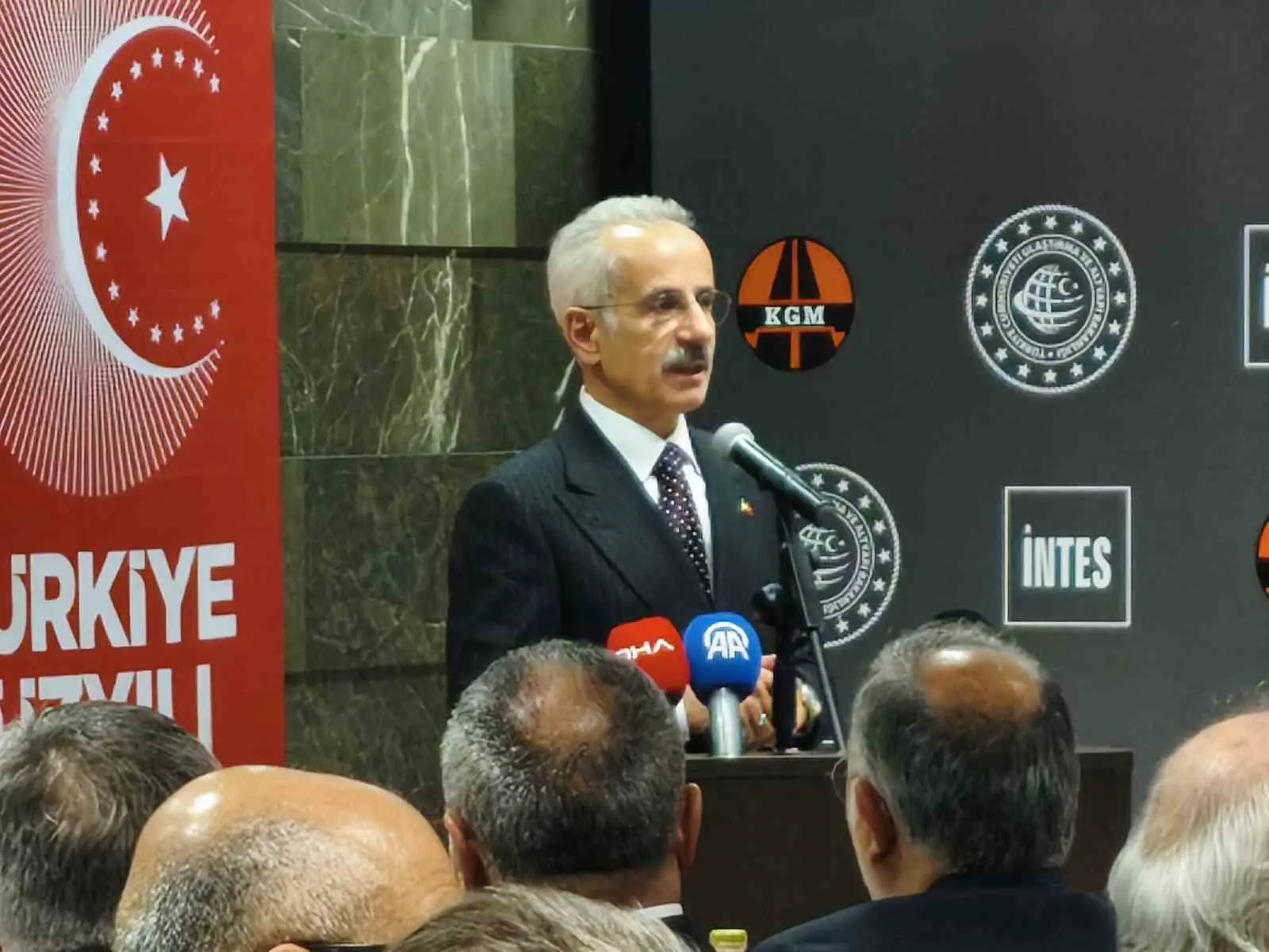Ulaştırma ve Altyapı Bakanı Abdulkadir Uraloğlu, “Hedefimiz 14 bin kilometre