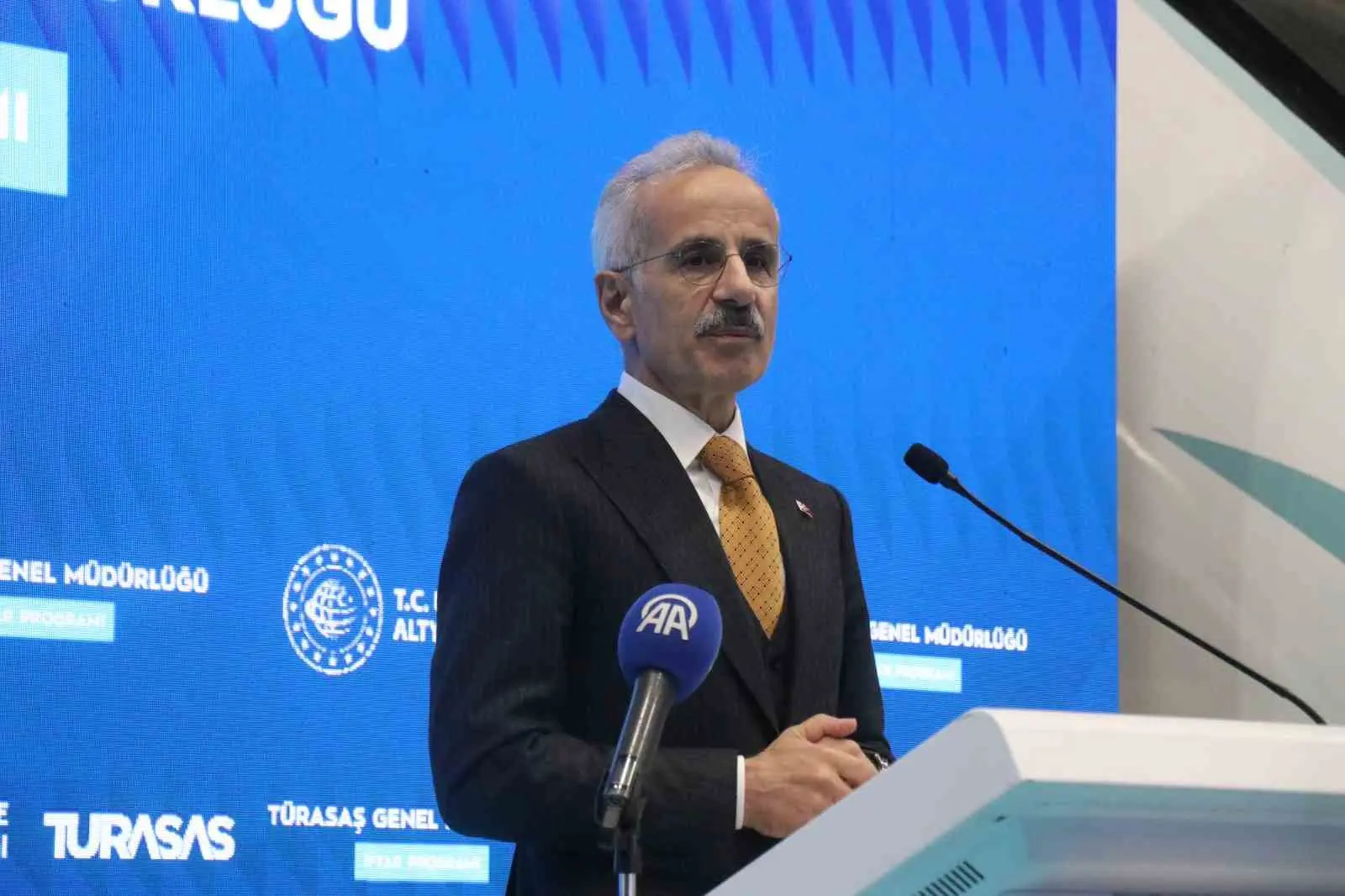 Ulaştırma ve Altyapı Bakanı Abdulkadir Uraloğlu, Sakarya’da TÜRASAŞ personeli, siyasi