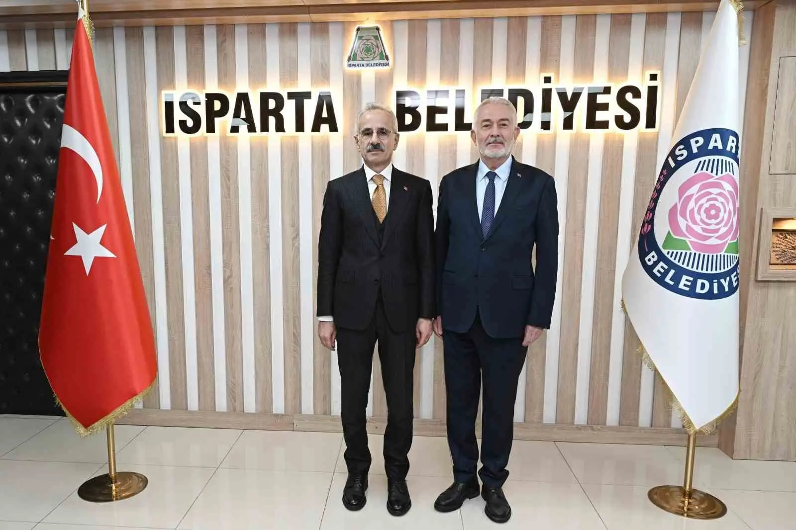 Ulaştırma ve Altyapı Bakanı Abdulkadir Uraloğlu, Isparta Belediye Başkanı Şükrü