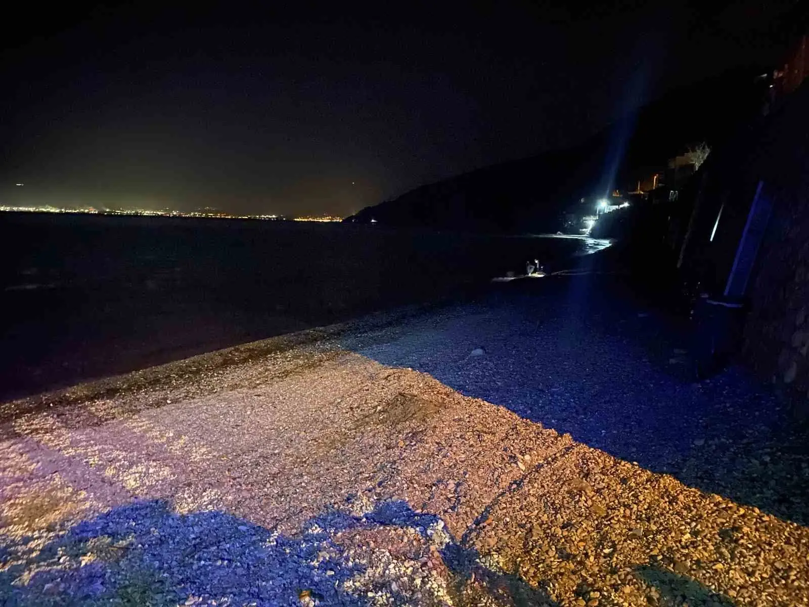 Bursa’nın Mudanya ilçesinde balık tutmak için denize açılan baba-oğulun bulunduğu