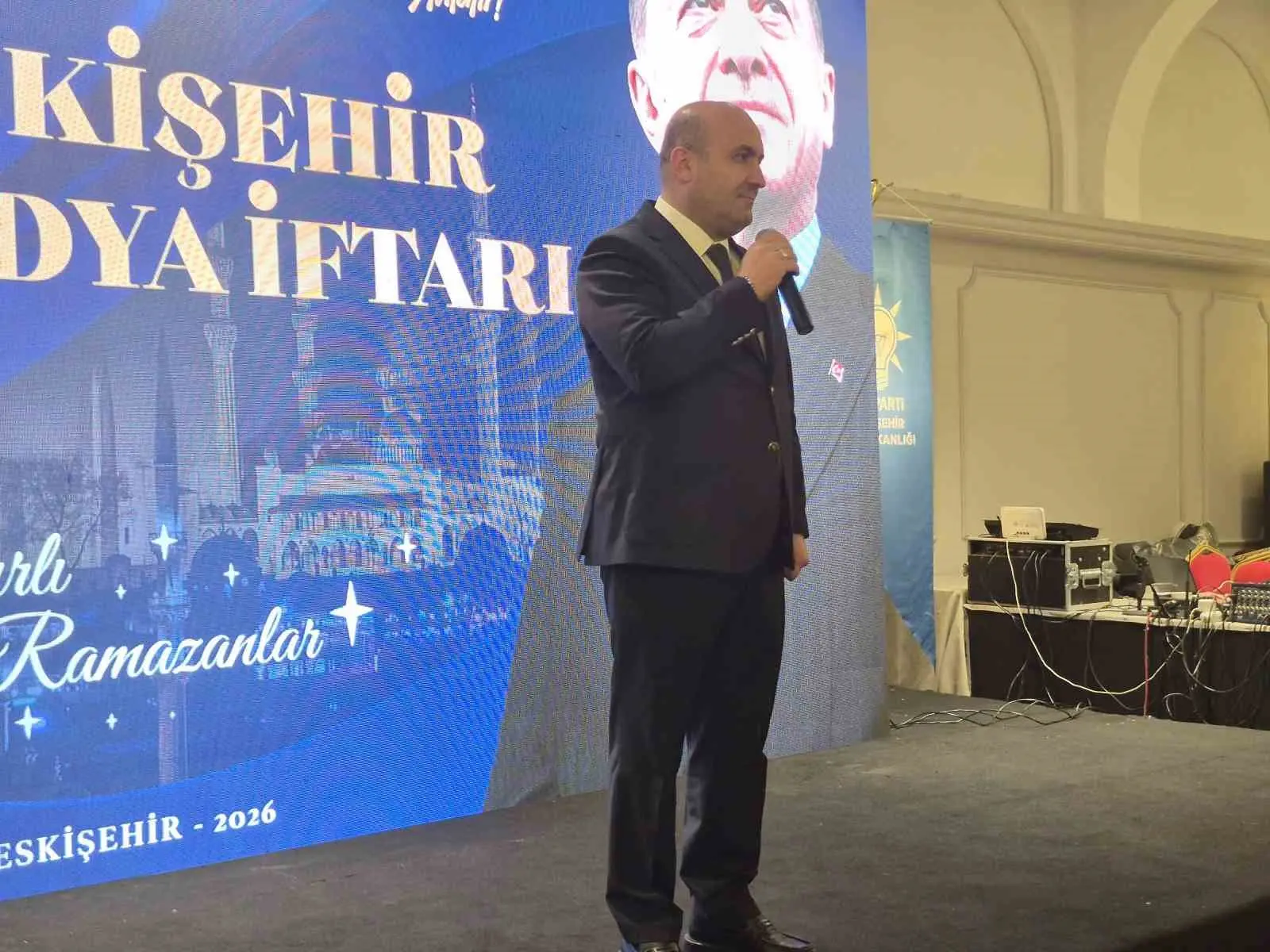 AK Parti İl Başkanı Gürhan Albayrak basın mensupları adına düzenlenen