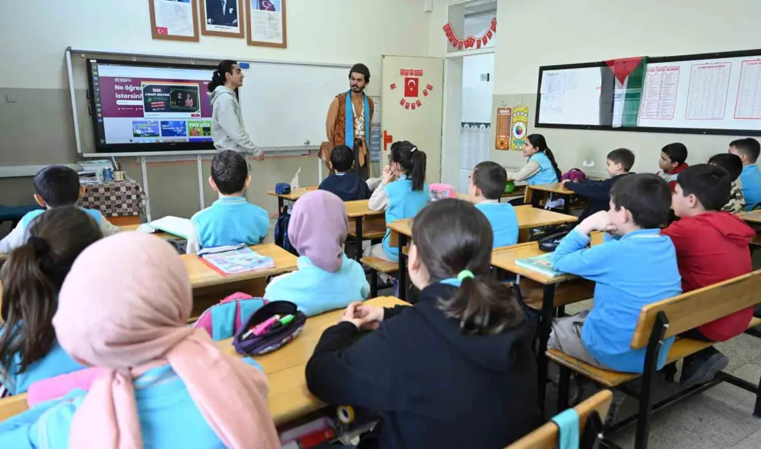 Konya Büyükşehir Belediyesi, Konya genelindeki okullarda hayata geçirdiği “Çat Kapı