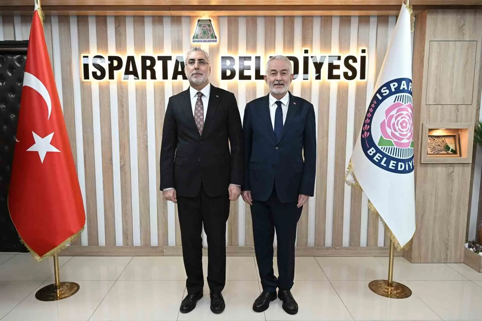 Çalışma ve Sosyal Güvenlik Bakanı Vedat Işıkhan, Isparta ’Belediye Başkanı