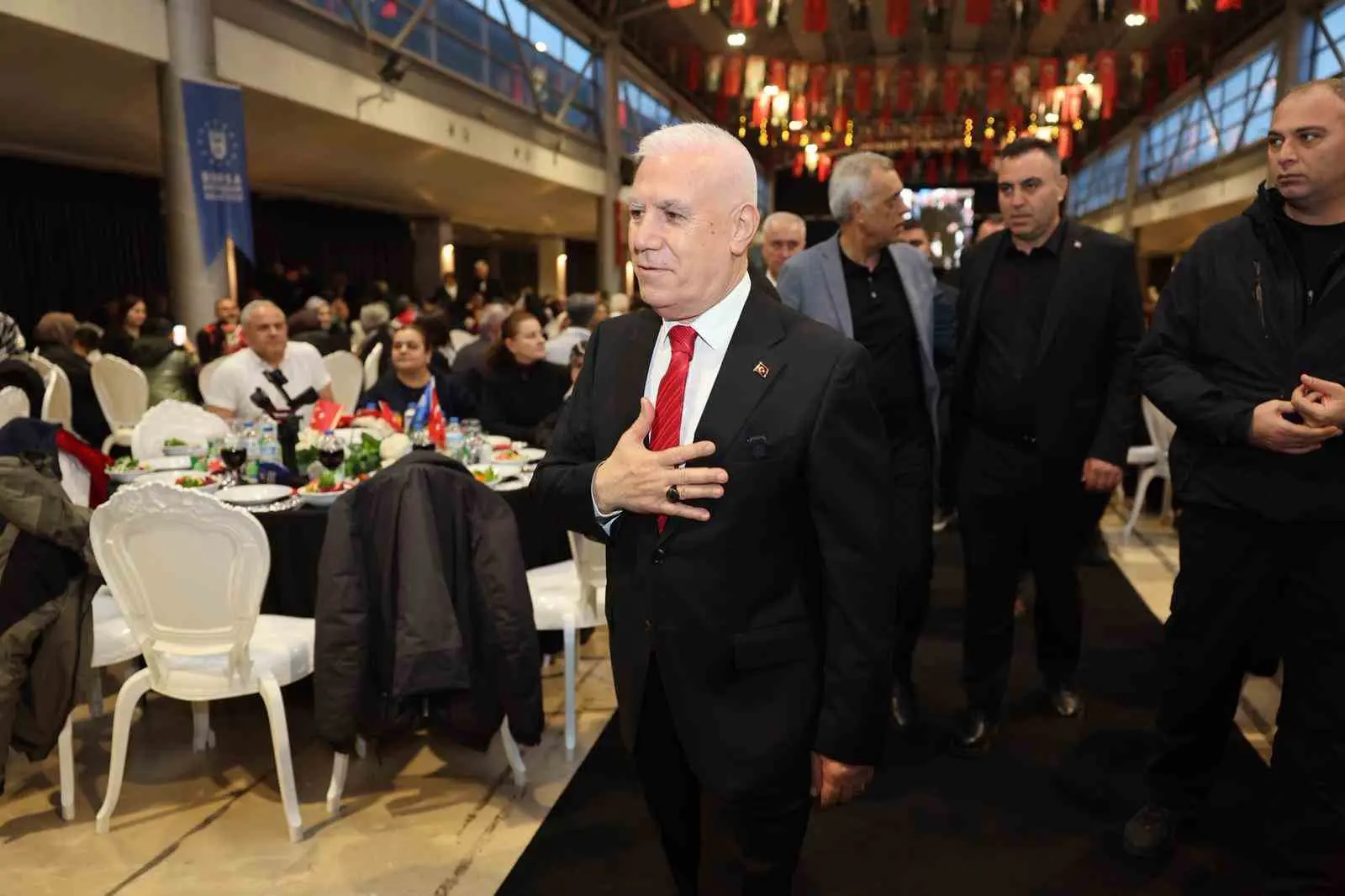 Bursa Büyükşehir Belediyesi tarafından düzenlenen iftar programında şehit aileleri ve