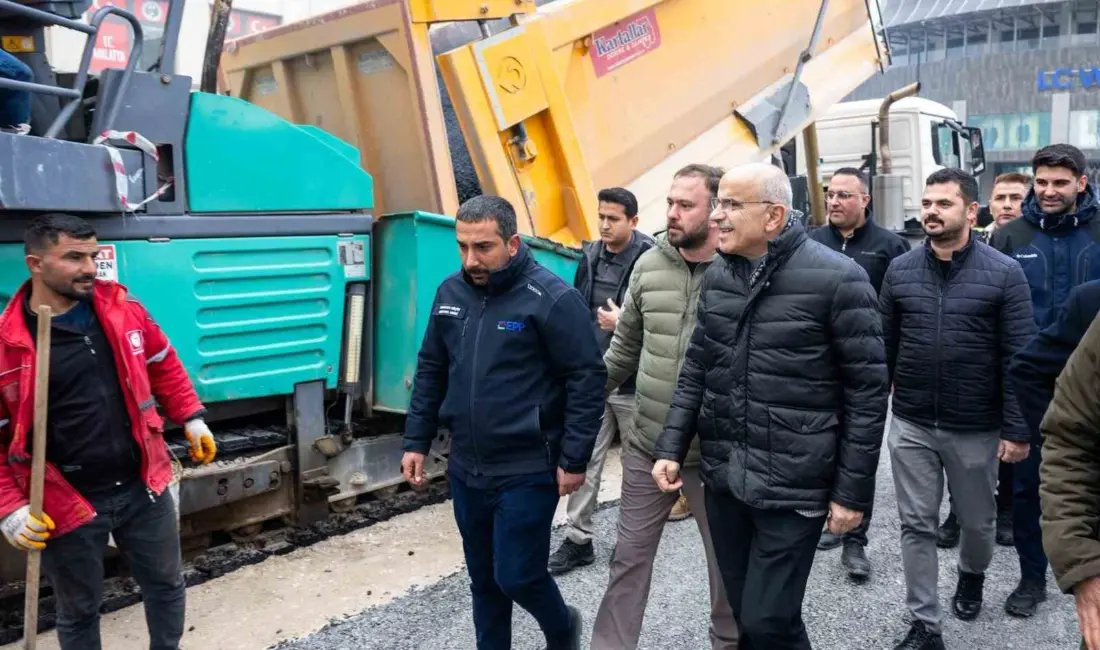 Malatya Büyükşehir Belediye Başkanı Sami Er, çarşı merkezinde Kışla ile