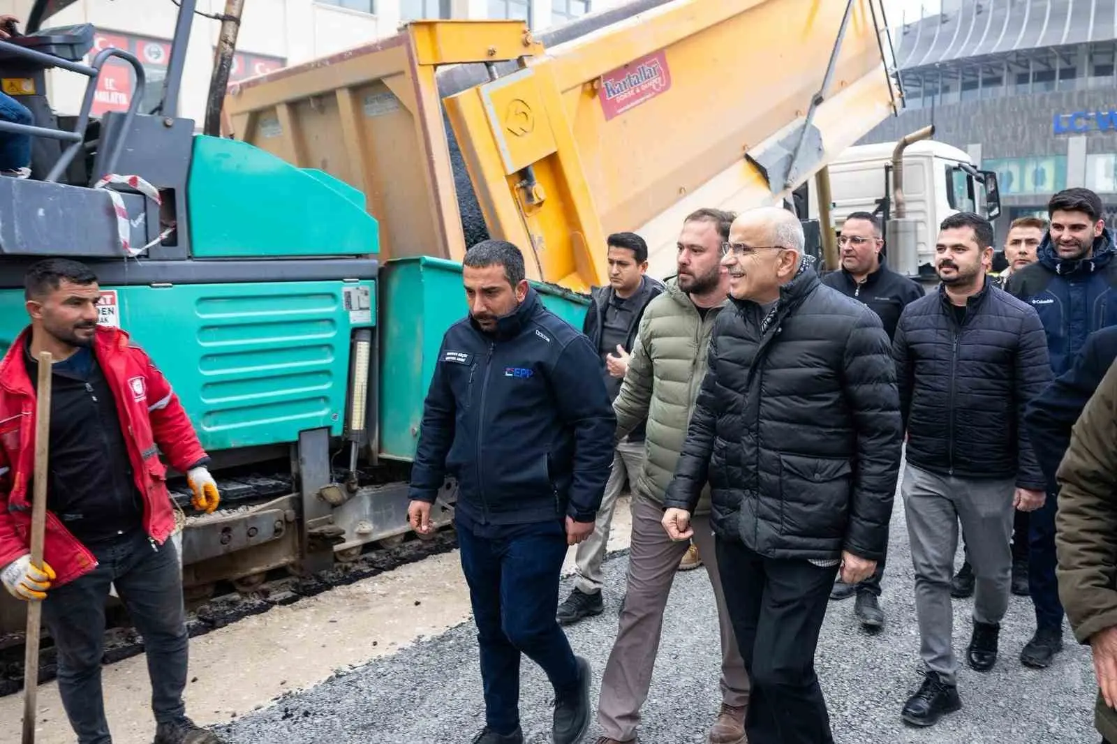 Malatya Büyükşehir Belediye Başkanı Sami Er, çarşı merkezinde Kışla ile