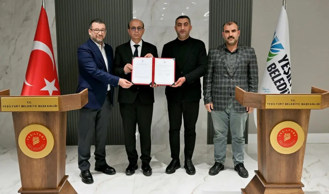 Yeşilyurt Belediye Başkanı Prof. Dr. İlhan Geçit, Topsöğüt Mahallesi’nde inşa