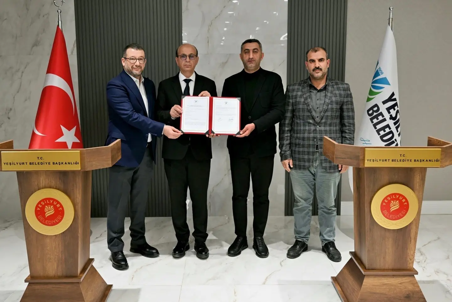 Yeşilyurt Belediye Başkanı Prof. Dr. İlhan Geçit, Topsöğüt Mahallesi’nde inşa